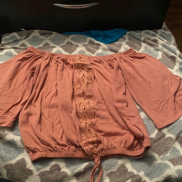 Tops and hoodies barley worn - Picture 11 of 16